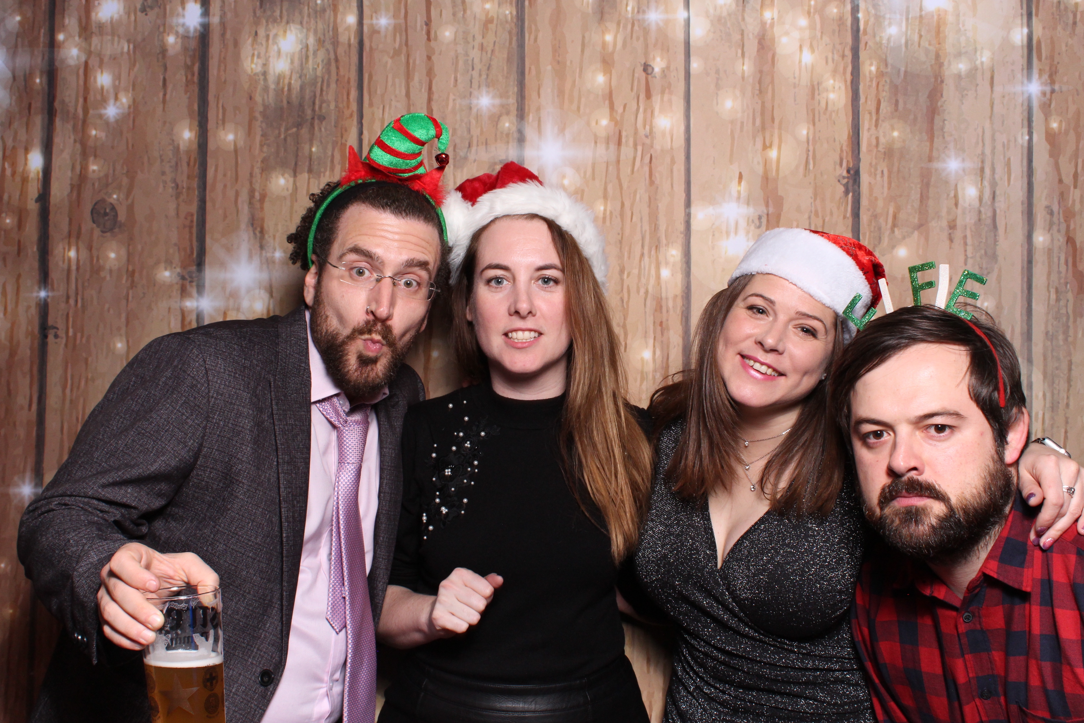 Tes Christmas party  | View more photos from the event at gallery.magicimages.uk/u/MagicImages/Tes-Christmas-party